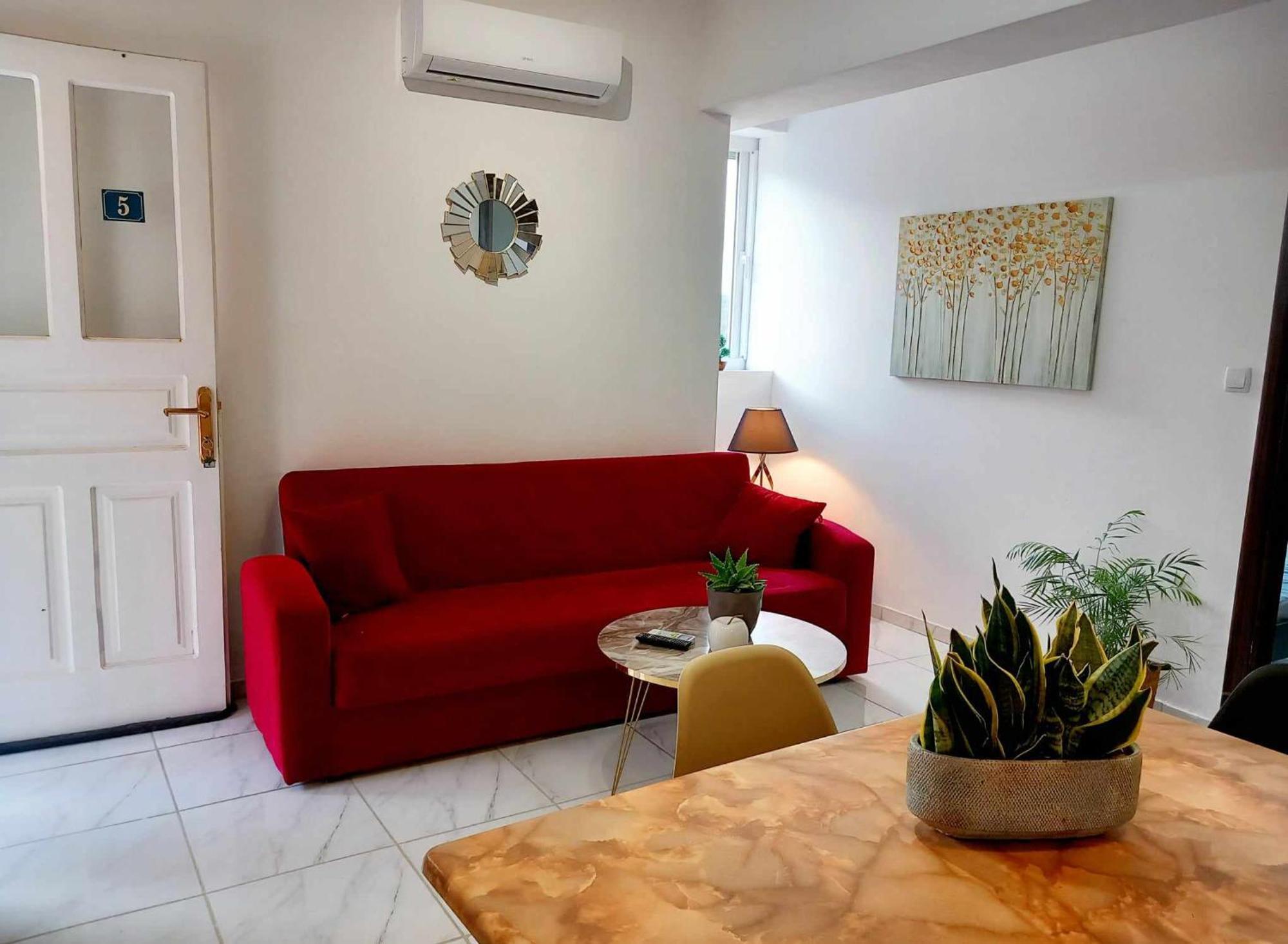 Apartment 4t *