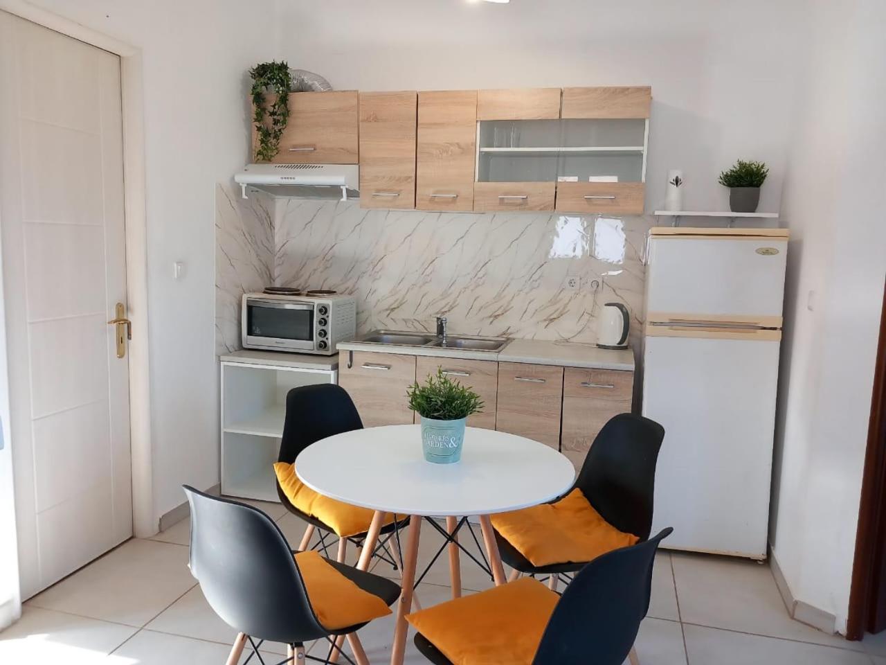 Apartment 4t *
