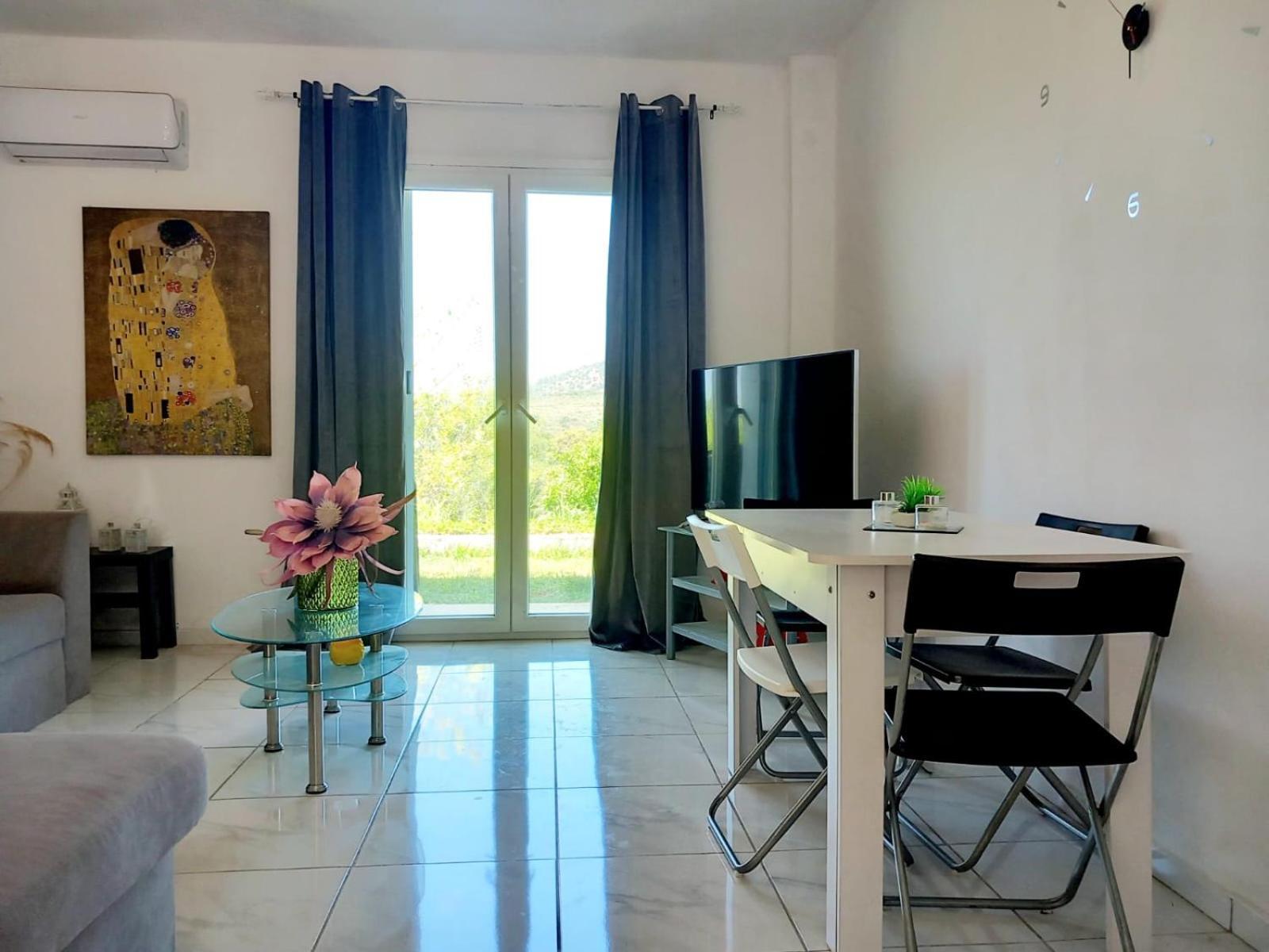 4t Apartment *